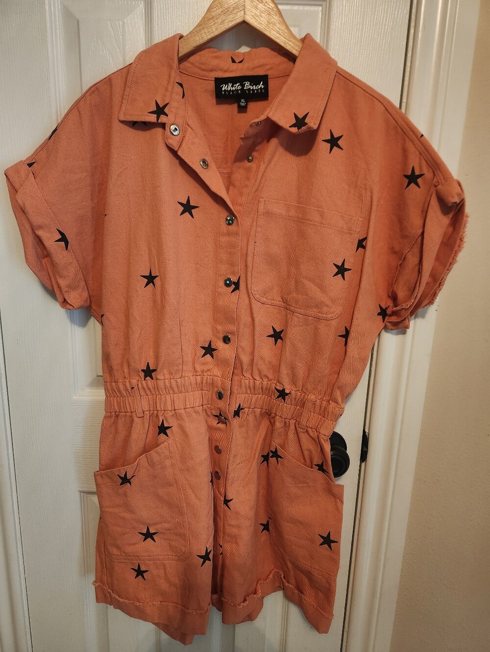 White Birch Black Label Short-sleeve Utility Romper Size XL Black Stars Peach